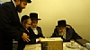 Liska Rebbe visiting Skulener Rebbe vinching Git Yuhr, 8/6/2015