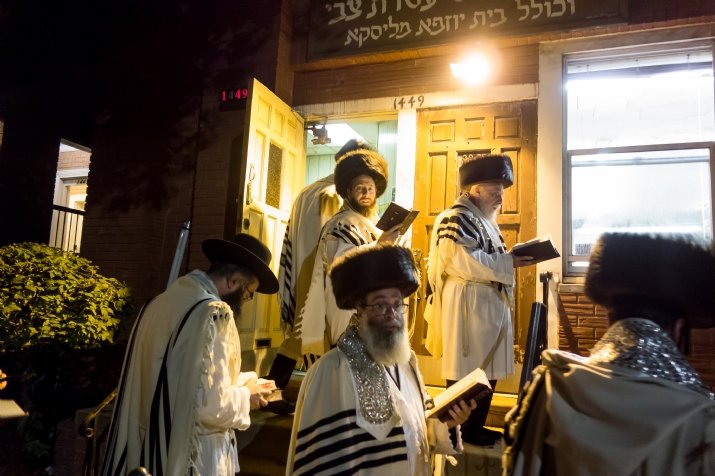 Liska Rebbe by Kiddush Levanah, , , ezra friedlander