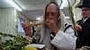 Liska Rebbe blowing shofar during saying 