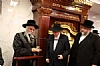  הרב שלמה זלמן סויבער, פרס הכרת הטוב. הרב מענדל וויינבערגער ראש הקהל ד'היבנוב, ויושב ראש המסיבה