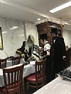 הנחת תפילין של הב׳ רפאל אלימלך נ״י בן הרה״ג בנימין יצחק שליט״א נכד כ״ק אדמו״ר מהיבנוב שליט״א, 