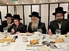 הנחת תפילין של הב׳ רפאל אלימלך נ״י בן הרה״ג בנימין יצחק שליט״א נכד כ״ק אדמו״ר מהיבנוב שליט״א, 