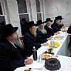 Rav Shloime Spitz- Bistritz, Rav Mechel Steinmetz Skever Dayan of BP, HaRav Avrohom Friedlander Hivnover Rav, HaRav Tzvi Hersh Friedlander Liska Rebbe, Rav Efraim Rosen Tartikove Dayan, Rav Chaim Frenkel Batichin Rebbe