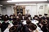 Ezra Friedlander, Reb Duvid Moskovits Rosh Kehillah Skulen - Mechuten of Liska Rebbe, Rav Pesach Korb - Bas Yisroel, Liska Rebbe, Rabbi Avrohom Yehoshia Heshel Friedlander - Hivnover Rav, Rav Yosef Tzvi Laufer, Rav Shaul Koblach - menahel Mesivta Eitz Chaim Bobov, Rav Shulem Chaim Friedlander - son of Liska Rebbe