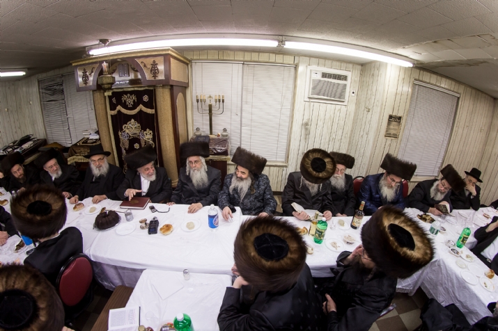 Ezra Friedlander, Reb Duvid Moskovits Rosh Kehillah Skulen - Mechuten of Liska Rebbe, Rav Pesach Korb - Bas Yisroel, Liska Rebbe, Rabbi Avrohom Yehoshia Heshel Friedlander - Hivnover Rav, Admor Mzititchov- Beer Sheva, HaRav Yosef Tzvi Laufer, Harav Shaul Knoblach, , Av Bais Din Brezsin, HaRav Shulem Chaim Friedlander, HaRav Naftule Lenchevsky, , היבנוב, ezra friedlander