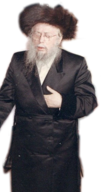 The Liska Rebbe dancing mitzvah tantz at the wedding of his daughter, tbl”c, Rebbetzin Pearl Gittel Leifer.