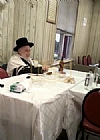 כ״ק אדמו״ר מליסקא שליט״א ביים לחיים טיש לרגל די יארציייט פון אמו הרבנית ע״ה