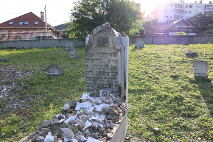  די אריגינעלע מצבה פון שרה די בעקערין ע